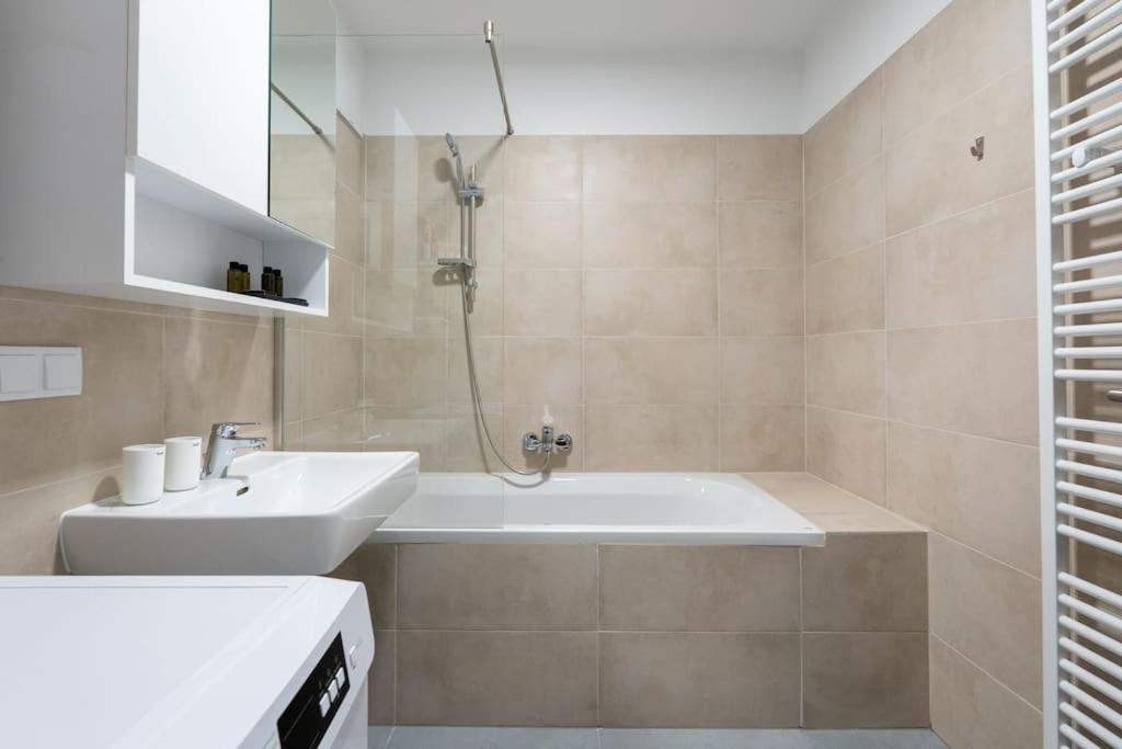Trendy 1Br, Direct City Access By Hm ウィーン エクステリア 写真